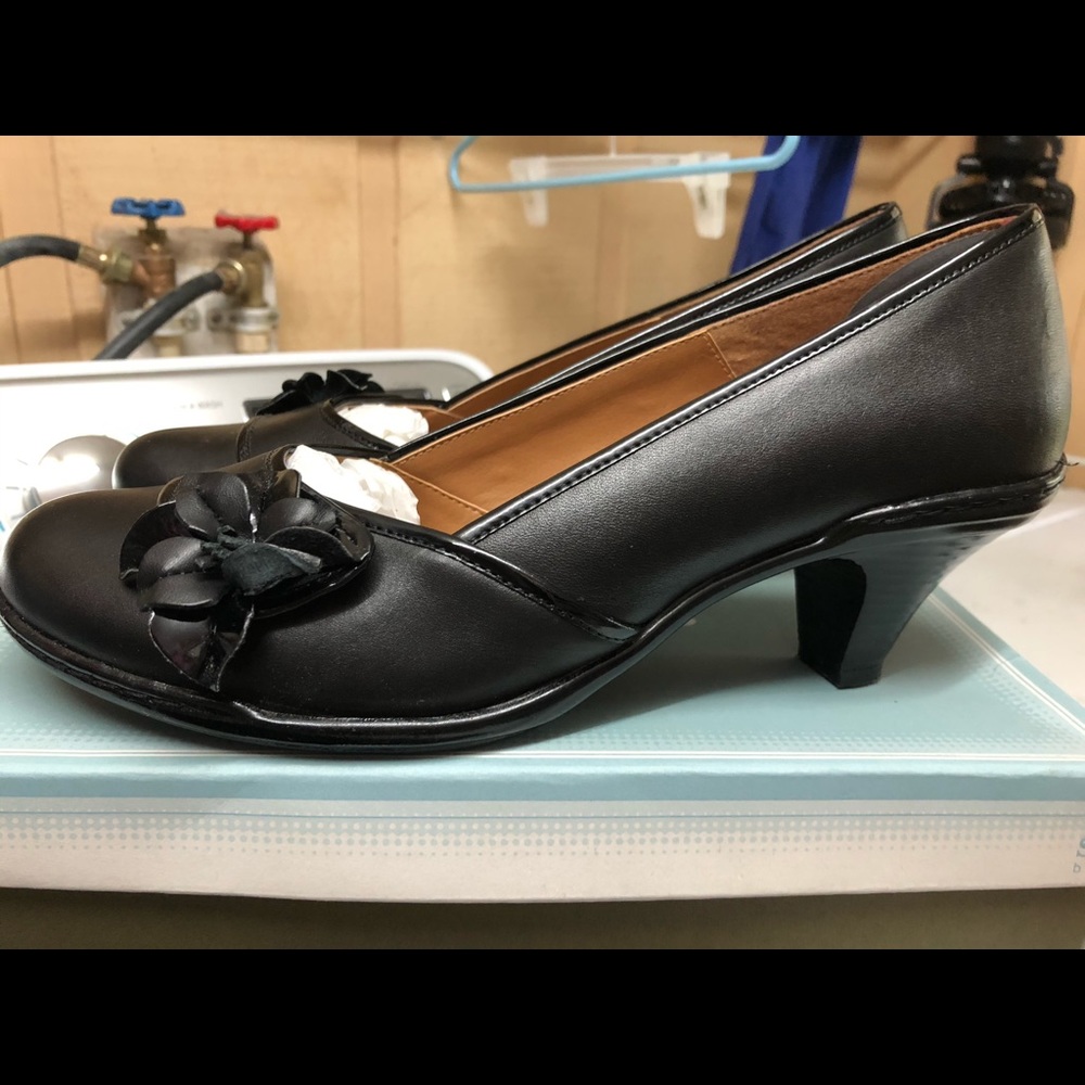 Soft Shoe by Medicus “Rose” black heels